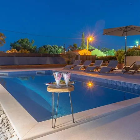 Blue Sky Villa *